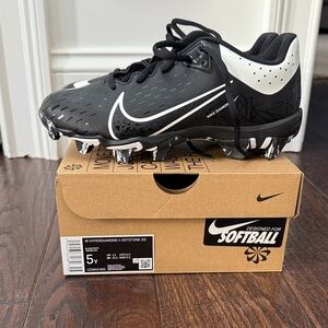 Nike Black and White Softball Cleats